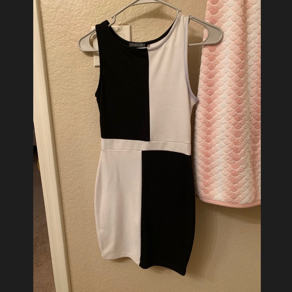 Fitted black and white dress